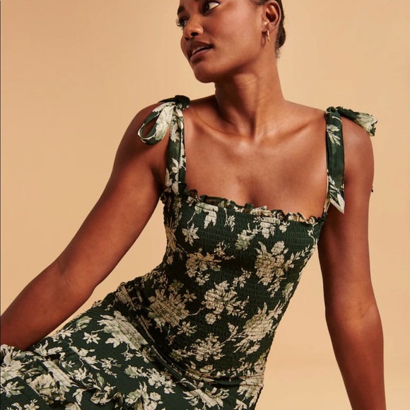 NWT Abercrombie & Fitch Tie Strap Smocked Midi Dress - Picture 3 of 10